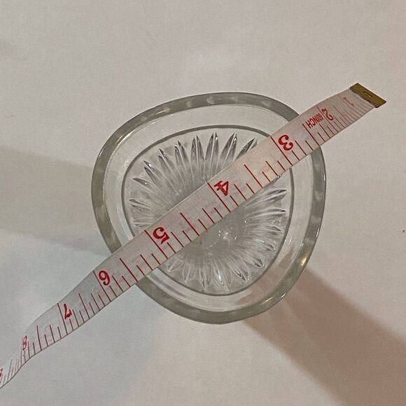 Vintage Elegant Clear Glass Flower Vase - Picture 4 of 8